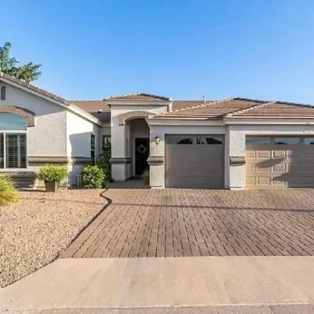 Lakefront!FREE Heated Salt water Pool, Spa! Boat! Kayak! Arcades!EV charger.