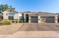 Lakefront!FREE Heated Salt water Pool, Spa! Boat! Kayak! Arcades!EV charger.