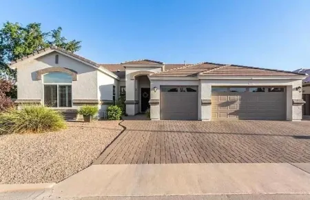 Lakefront!FREE Heated Salt water Pool, Spa! Boat! Kayak! Arcades!EV charger.