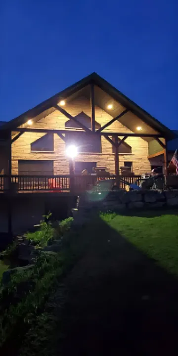 Hydro-Massage Tub! Wrangler Outlaw Suite! Horses!