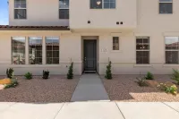 2 MASTER BEDROOMS! 4 Bed 4 Bath Townhome
