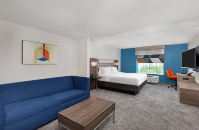 Holiday Inn Express & Suites Columbus at Northlake Hotels in Columbus