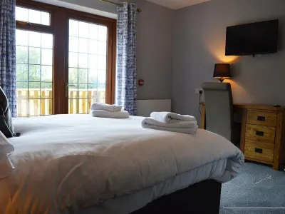 The Dog & Crook Hotels near Winter Garden, Hillier Arboretum