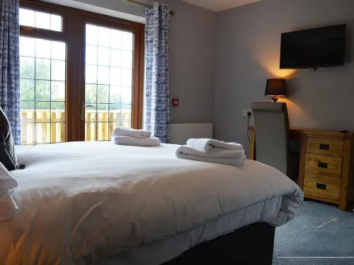 The Dog & Crook Hotels in Romsey Extra
