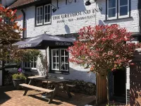 OYO The Greyhound Inn Hotels in Gerrards Cross