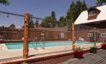 Sleepy Hollow Cabins & Hotel