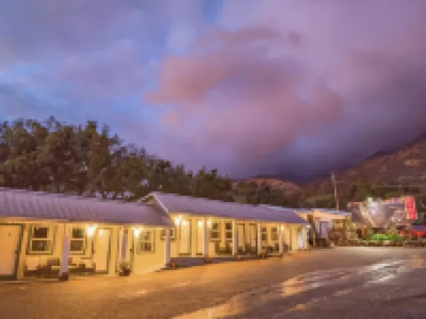 吉納塞拉利昂酒店及餐廳