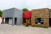 The New Mall Guesthouse - Airport Shuttle