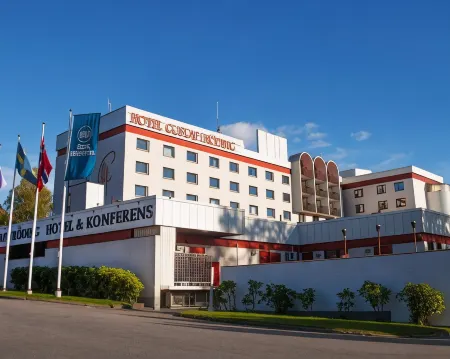 Best Western Gustaf Fröding Hotel & Konferens Отели рядом с достопримечательностью «Karl IX - Karlstads grundare»