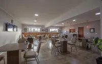 Apart Hotel Rivadavia 815 - 停車場