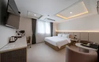 Brown Dot Cheorwon Dongsong Branch Hotel dekat Soisan Observatory