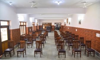 Goverdhan Hotel - Close to Railway Station and Bus Stand