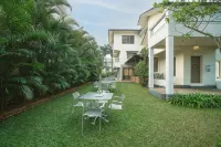 Hangout Villas Отели в г. Парси Колони