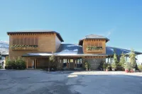 The Mountains Hotel - parking