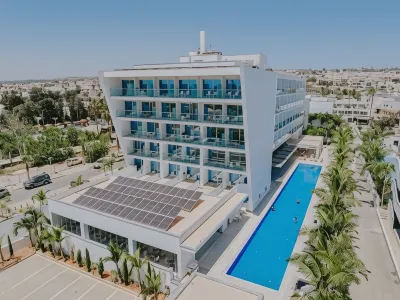 Seasons Hotel (Adults Only)