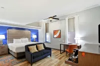 The Cincinnatian Hotel, Curio Collection by Hilton