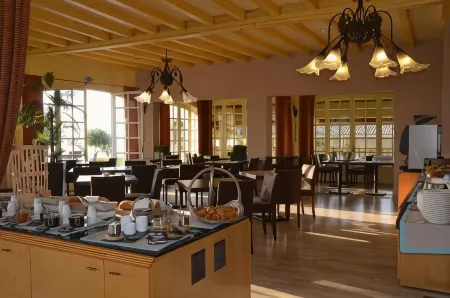 Hotel et Spa les Cleunes Oléron Отели рядом с достопримечательностью «La Cité De L'huître»