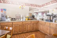 Super 8 by Wyndham Big Cabin/Vinita Area Hotel di Vinita