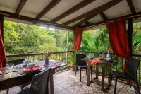 Hibiscus Valley Inn فنادق في Calibishie