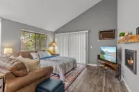 Twin Lakes Village Home—Golf Retreat, Community Pool, Corner Lot, and Single-Level Living! 쿠티나이 카운티 호텔