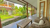 Sampai Villa Antapura - Rooftop Pools
