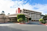 Holiday Inn OXNARD NORTH Hotel in zona Oxnard Public Library - Main Library