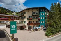 Dolomites Wellness Hotel Savoy Hotel in zona Residence Forcelles