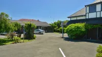 Aston Court Motel - Motels
