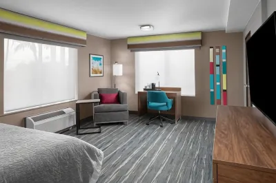 Hampton Inn Phoenix-Biltmore Hotels near Piestewa Peak