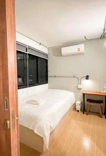 ห้องเตียงเดี่ยว พร้อมห้องน้ำรวม