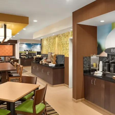 Fairfield Inn & Suites Lima Отели рядом с достопримечательностью «Sphere Virtual Reality Arcade»