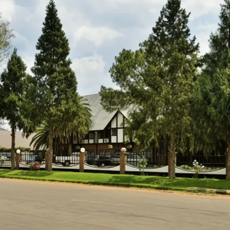 Cresta Churchill Hotel