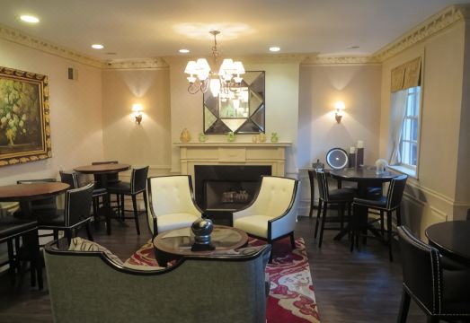 베스트 웨스턴 플러스 호손 테라스 호텔의 깔끔하고 현대적인 로비 전경