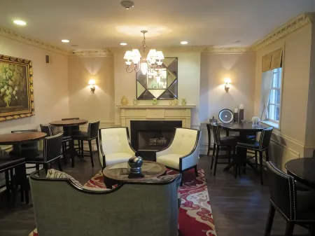 Best Western Plus Hawthorne Terrace Hotel Отели рядом с достопримечательностью «Chicago Academy of Science»