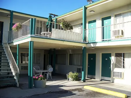 Holiday Lodge Отели в г. Веначи