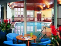 Stirling Highland Hotel- Part of the Cairn Collection - Pools