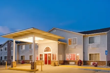 Super 8 by Wyndham Riverside/Kansas City