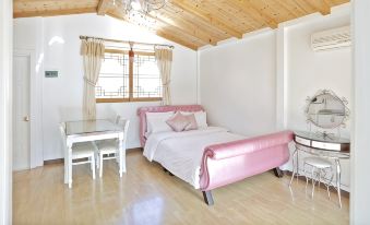 Taean (Anmyeondo) Secret Garden Pension