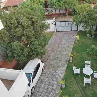 Anne's Airport Transit Villa & Hotel Hotel Exterior