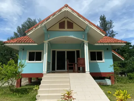 Smile Beach Resort Khao Lak Отели рядом с достопримечательностью «Водопад Сайрунг»