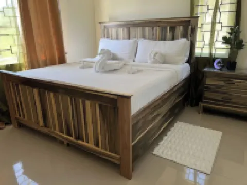 Smart Beachfront Condo with Pool & Ocean Views 酒店