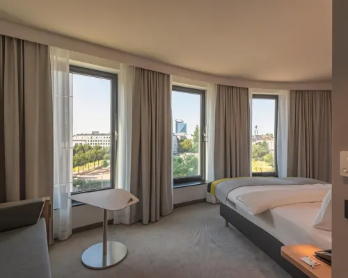 Holiday Inn Express Düsseldorf - Hauptbahnhof Hotels near Karlstadt