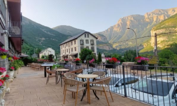 Edelweiss Hotel - Housity