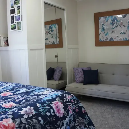 Private Cozy Alaskan Hideaway- 5 mins from lakes