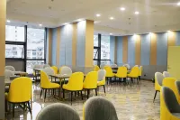 Moshang Yaju Hotel (Yiliang People's Square Branch)