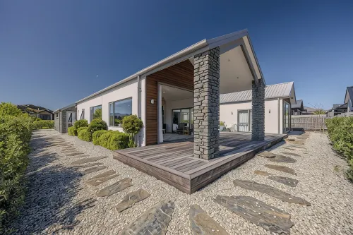 Lake View Heights - Luxury large modern House (244 sq mtr)
