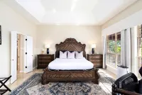 Vista Grande: 4,600 Sq Ft Luxury Home with Heatable Pool, Sports Court & Views - Wifi