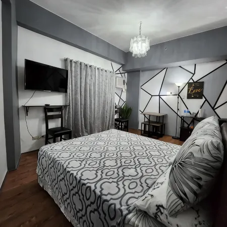 Condo Azur Suites Amani A125, near Airport, Netflix, Cozy with Luxurious Pool and Gym