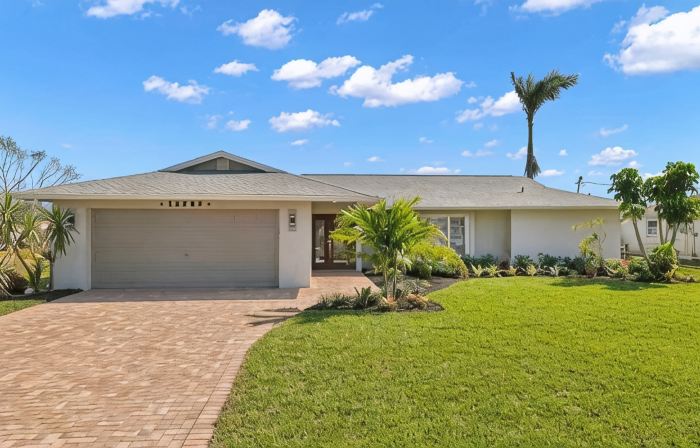 Lakeside Paradise Getaway Near Southwest Florida's Top Beaches! Pool Table 3B\3B