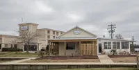 BridgePointe Hotel & Marina